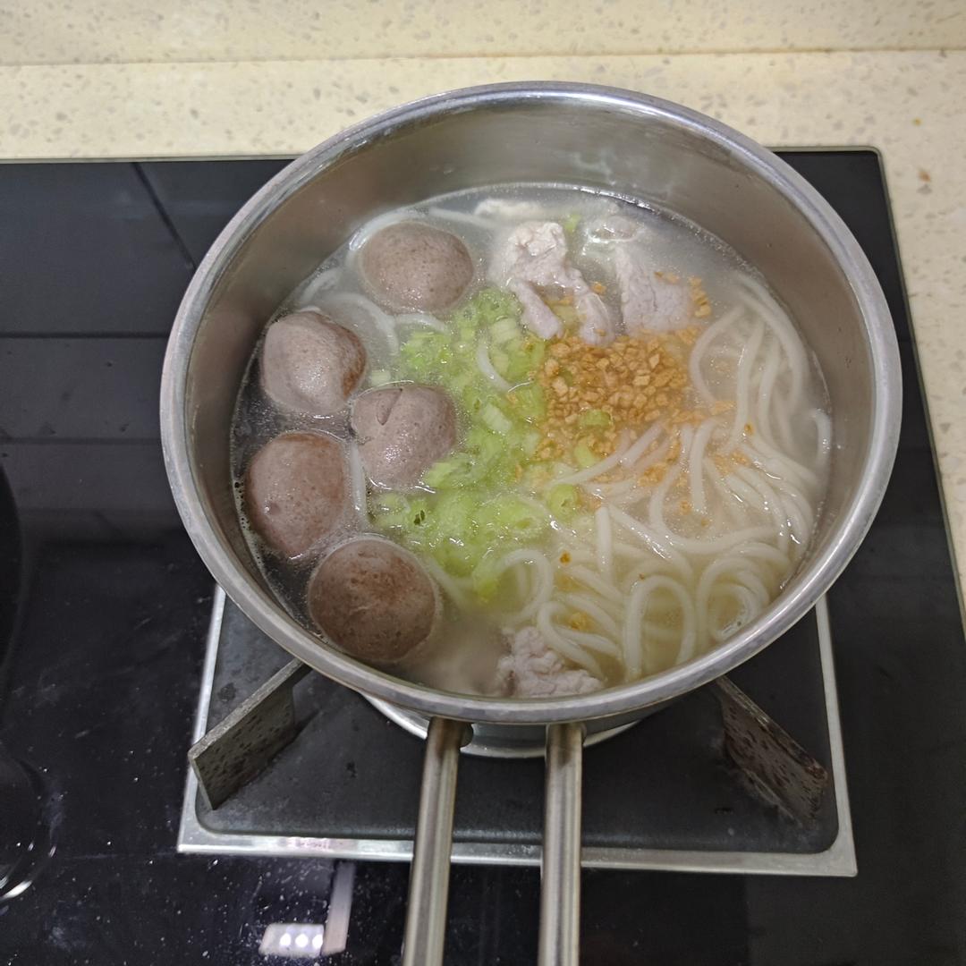 清清淡淡猪肉丸子面
