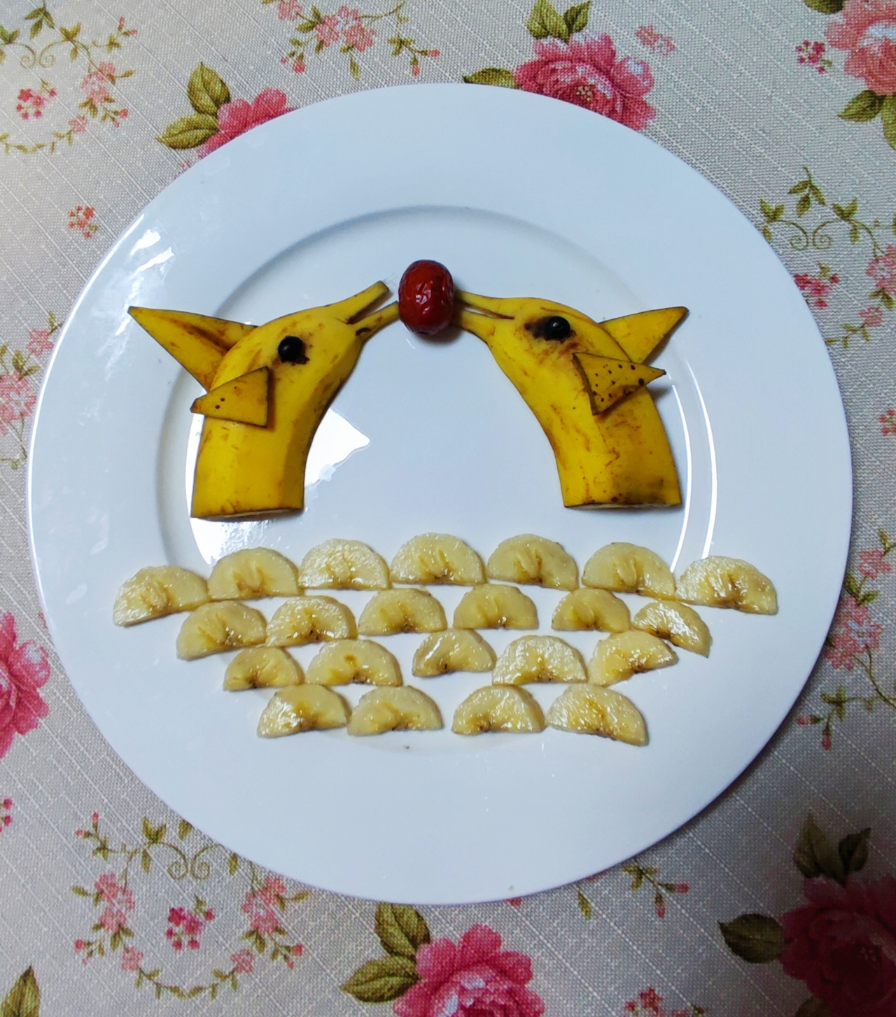 水果拼盘创意海豚香蕉水果切
