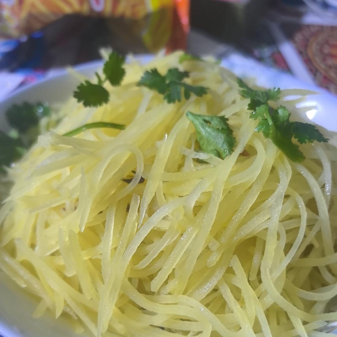 厨师长教你：“炝炒土豆丝”的家常做法，口感爽脆