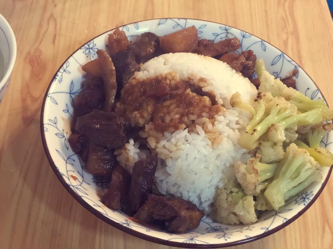 土豆牛肉盖饭