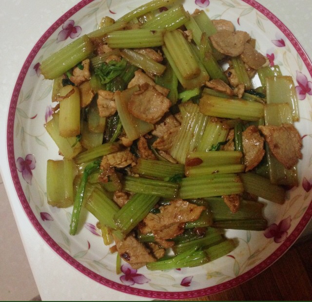 芹菜炒肉