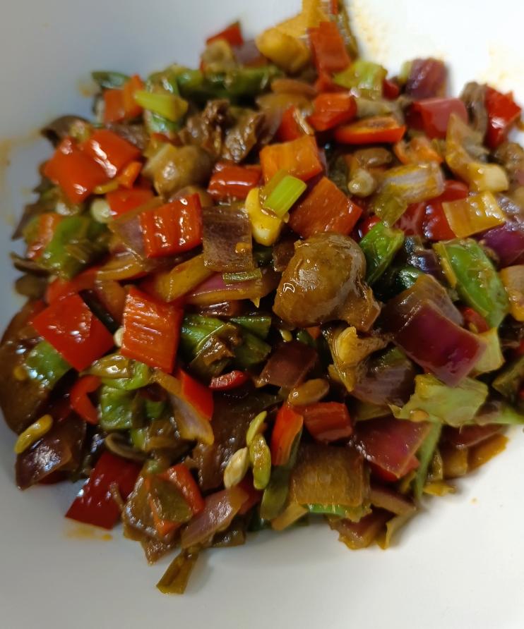 快手下饭菜麻辣小炒鸡杂的做法