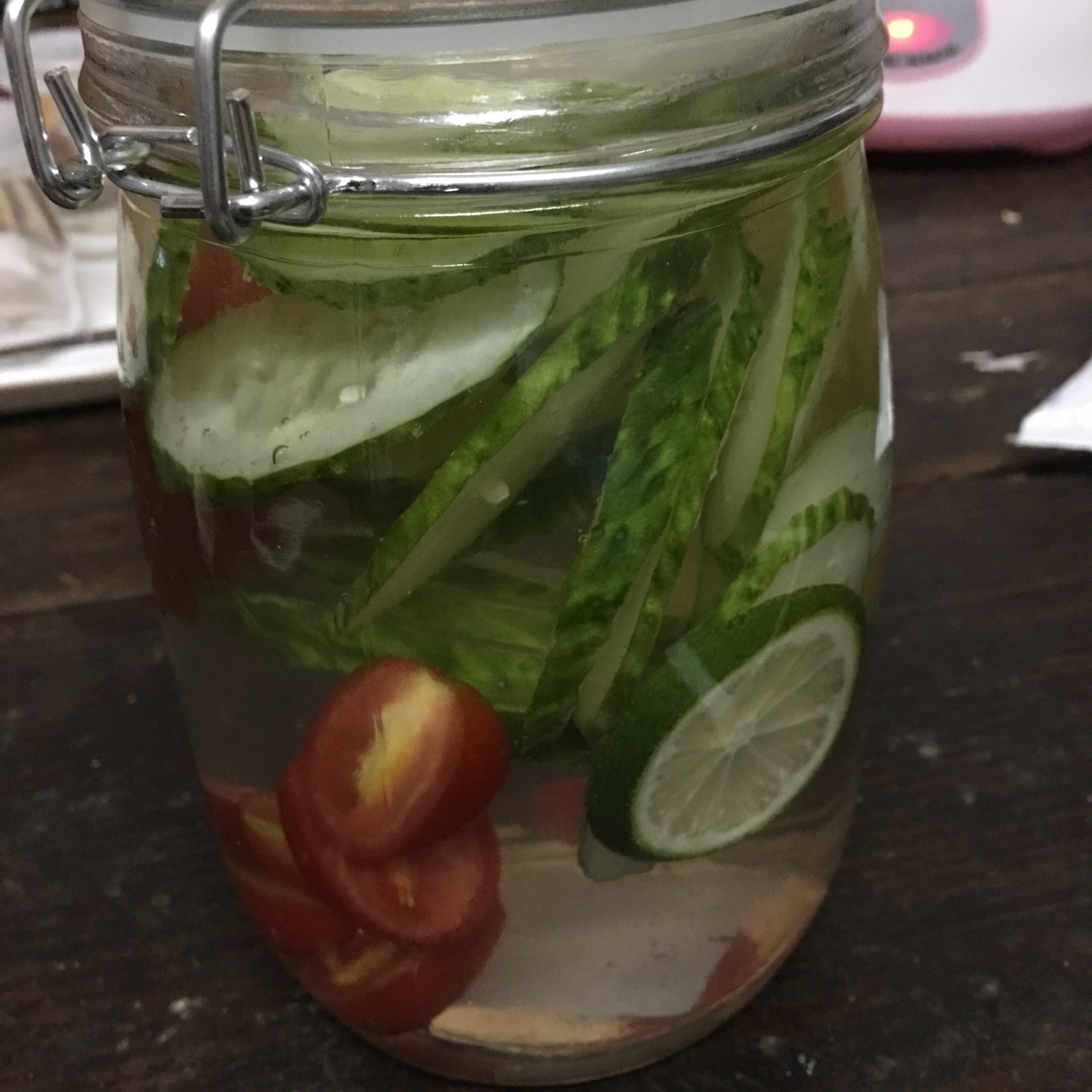 detox water 自制排毒养颜水 健康饮料 果蔬泡汁