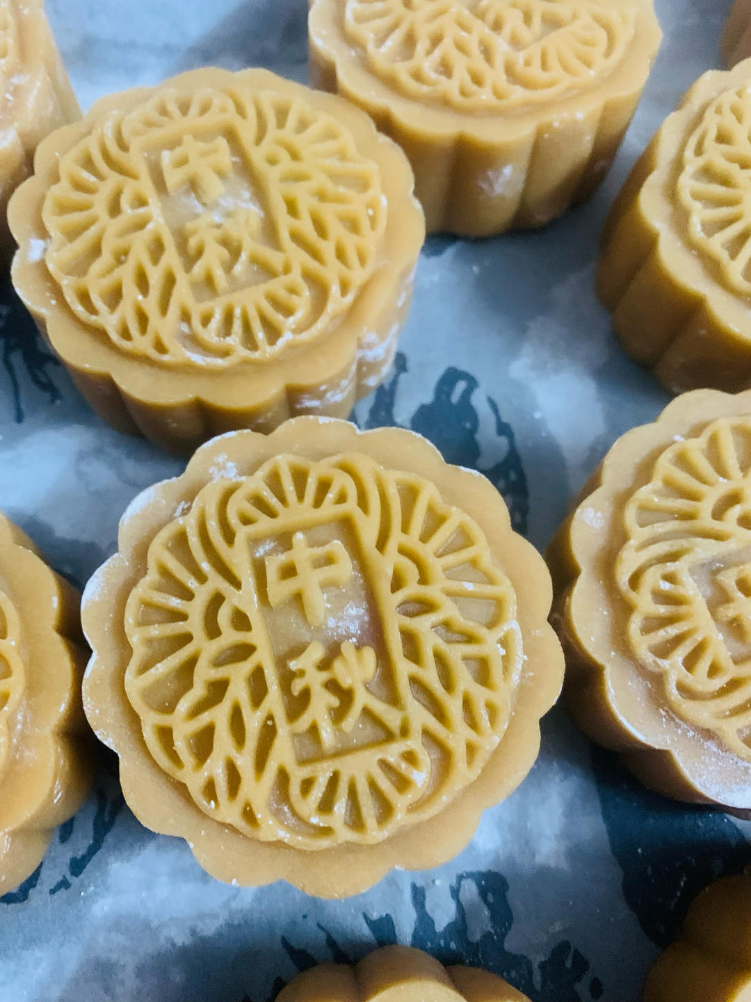 广式月饼—蛋黄莲蓉月饼