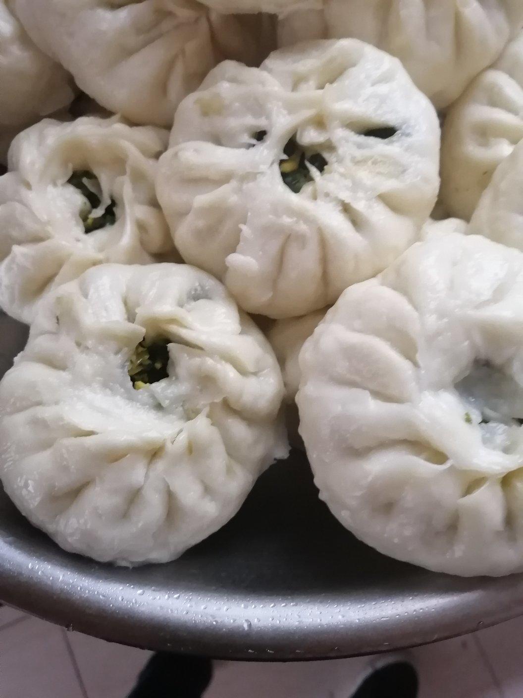 松软的素馅包子