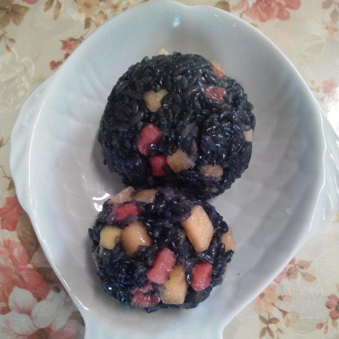 果缤纷乌米饭