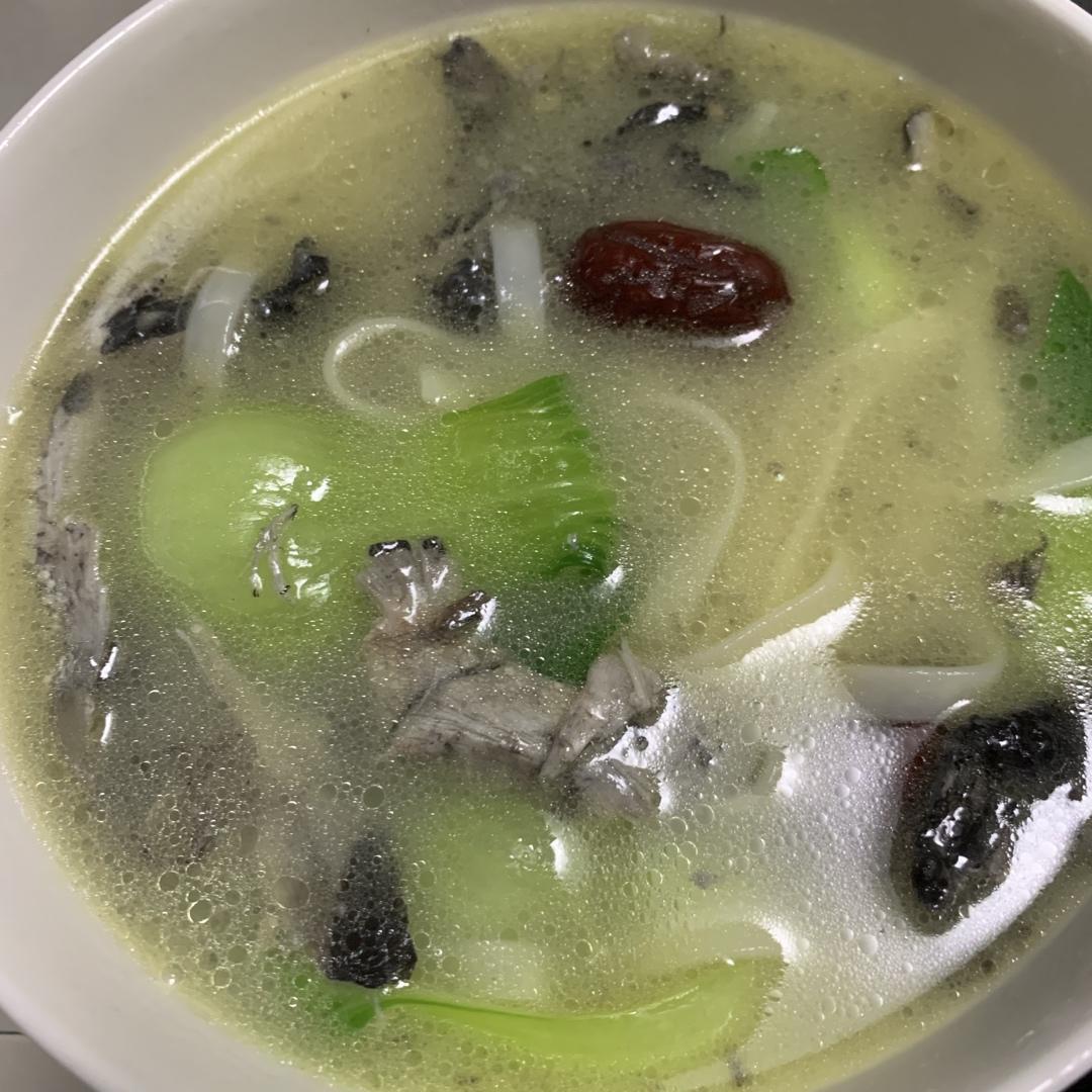 枸杞红枣乌鸡汤