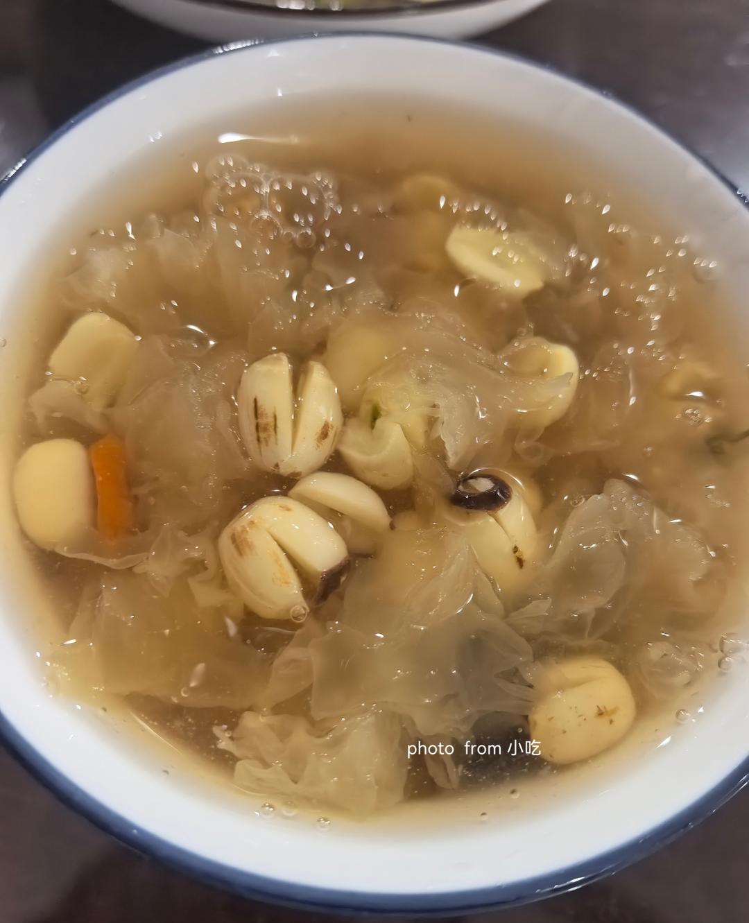 银耳莲子梨子羹