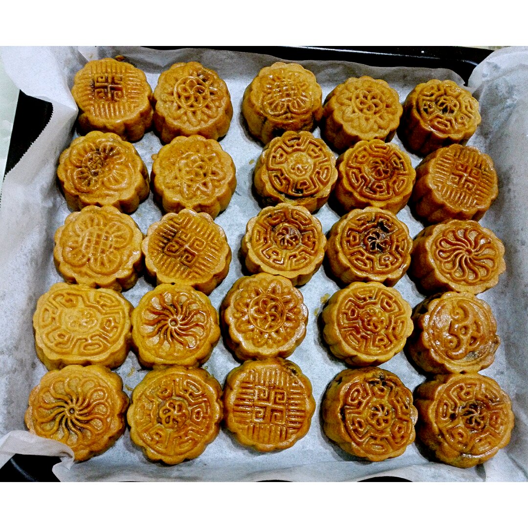 广式月饼—蛋黄莲蓉月饼