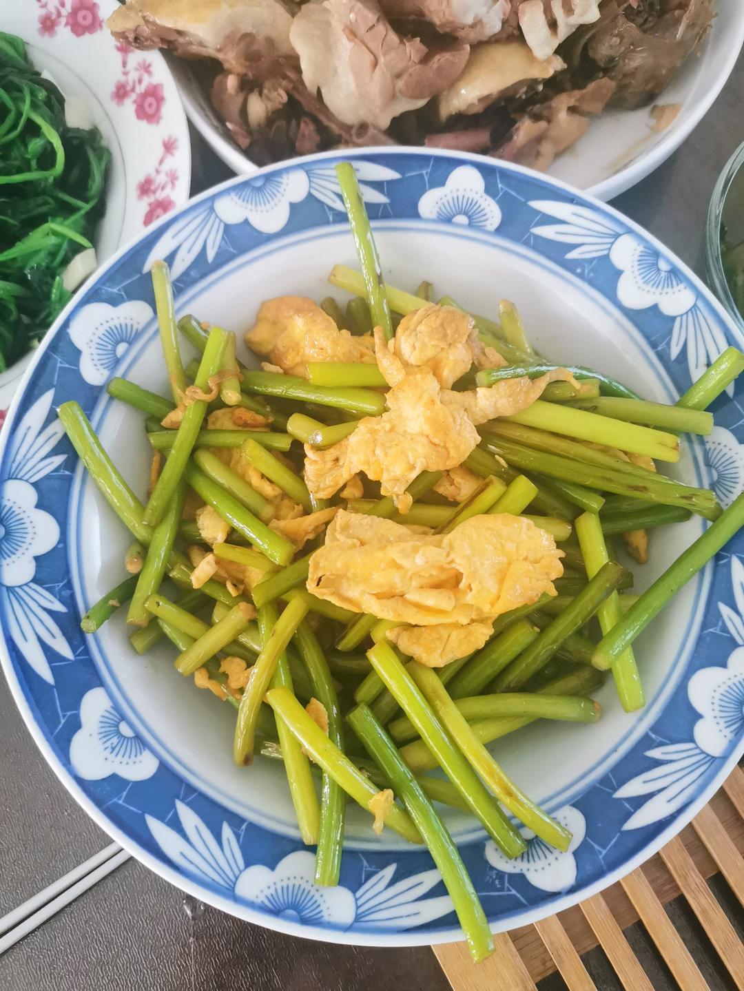 两分钟做好蒜苔炒鸡蛋