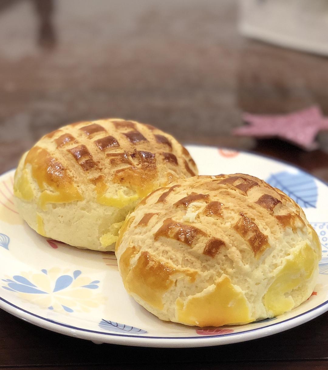 好吃到炸裂的港式菠萝包（附带制作酥皮的小视频）