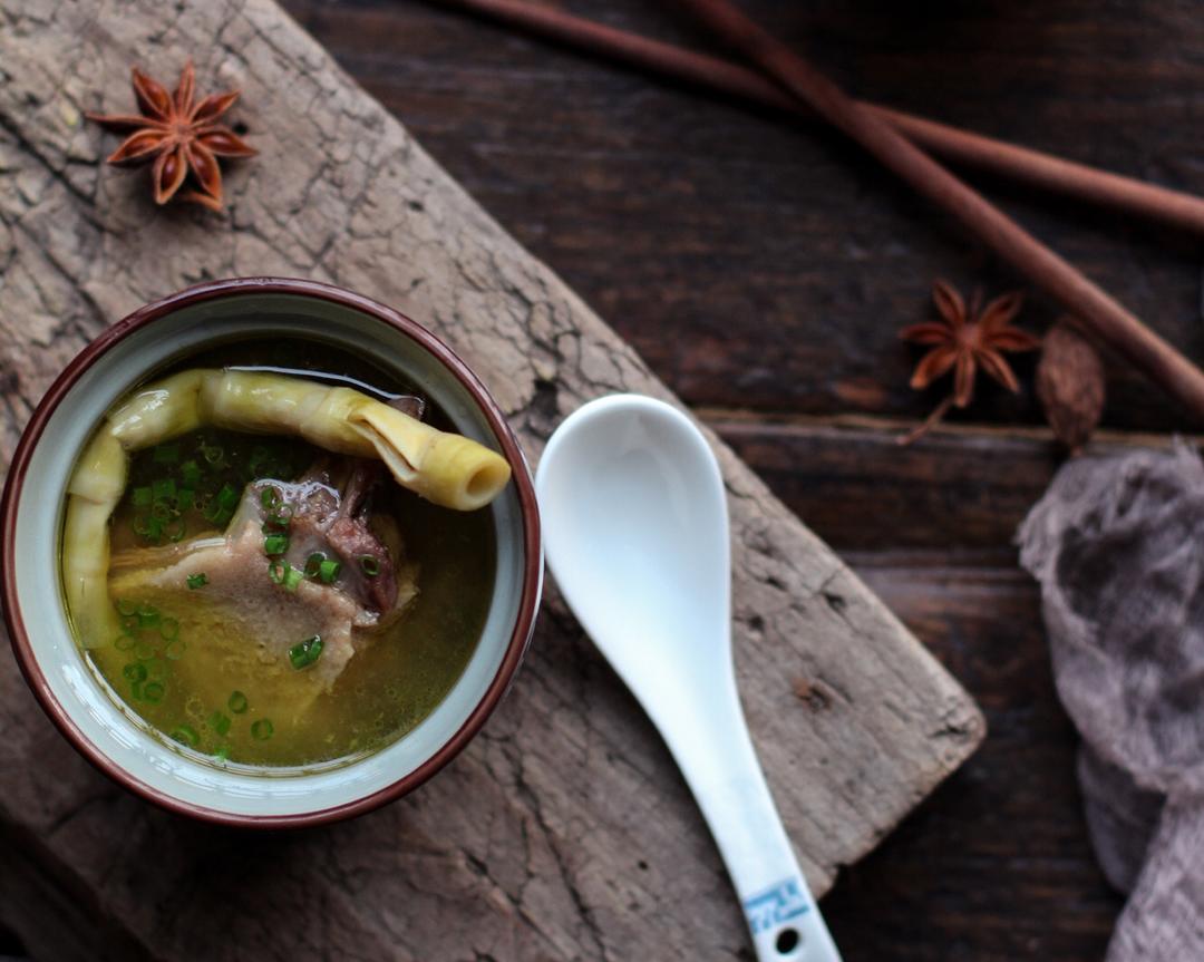 老鸭扁尖汤的做法