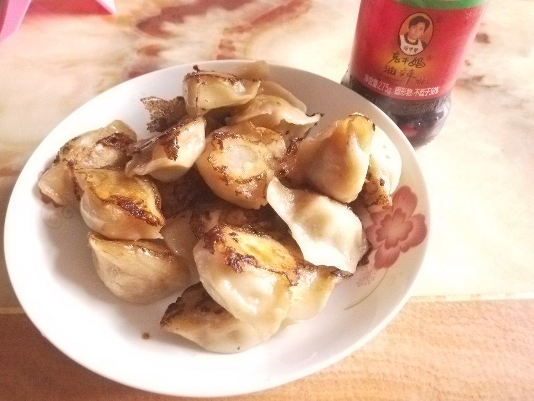 速冻水饺吃腻了吗~变锅贴吧(๑´ڡ`๑)