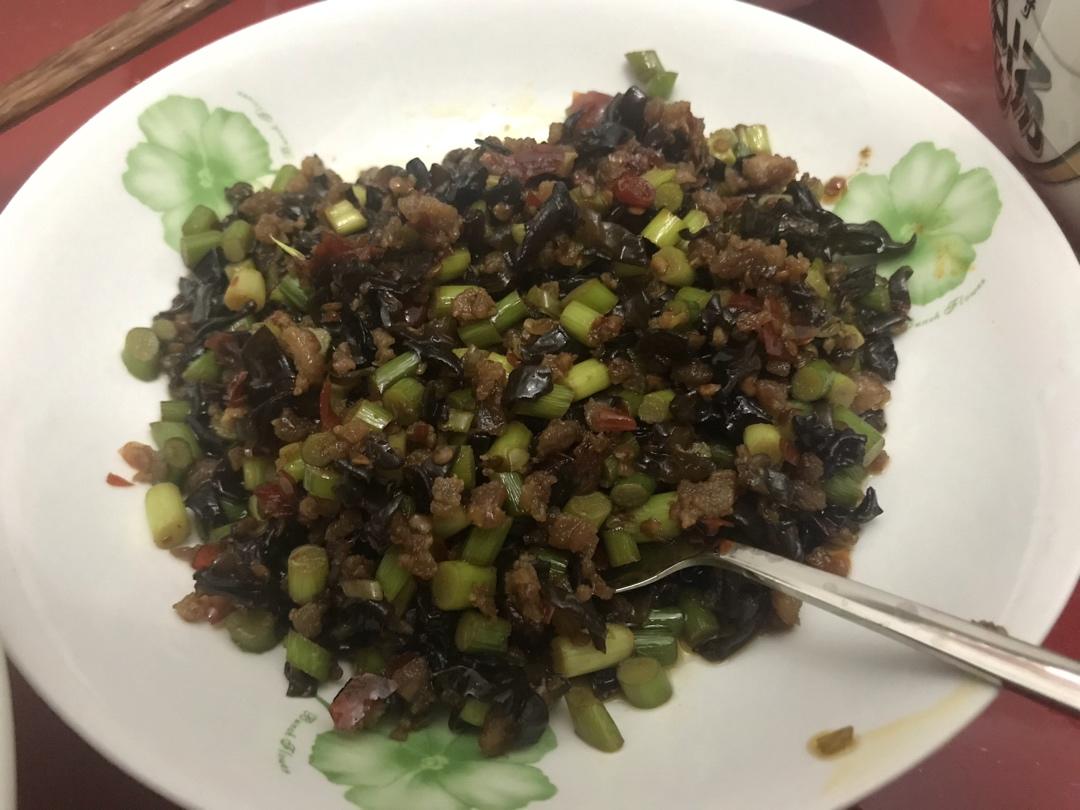 下饭菜～蒜苔肉末