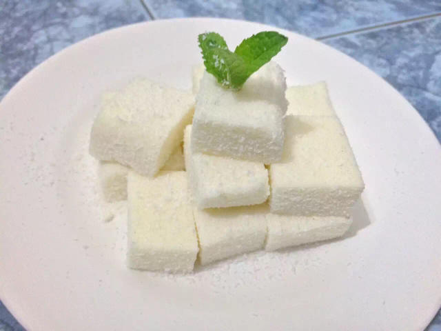 椰丝牛奶小方糕