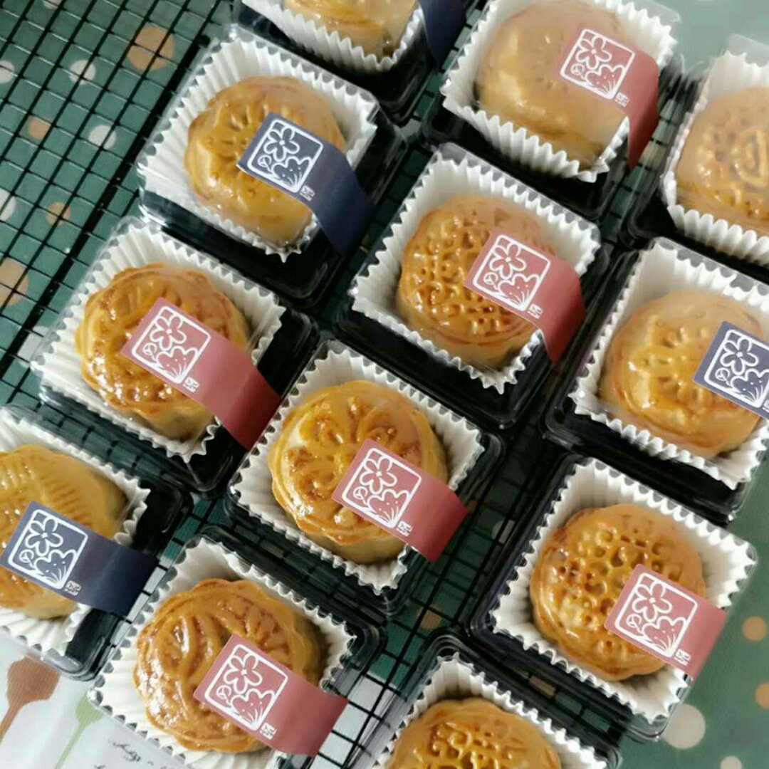 广式月饼—蛋黄莲蓉月饼