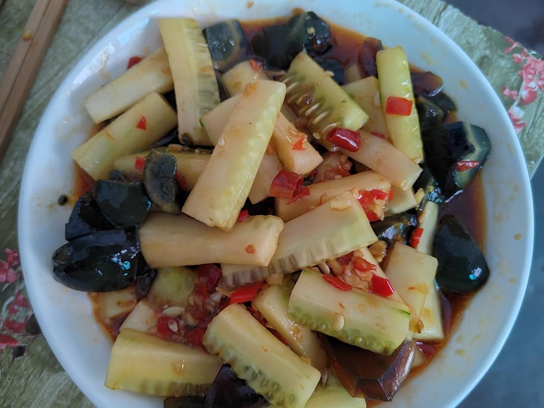 夏日开胃小凉菜“皮蛋拌黄瓜🥒”开胃减脂