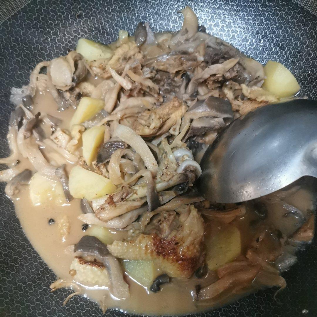 鸡肉土豆炖蘑菇