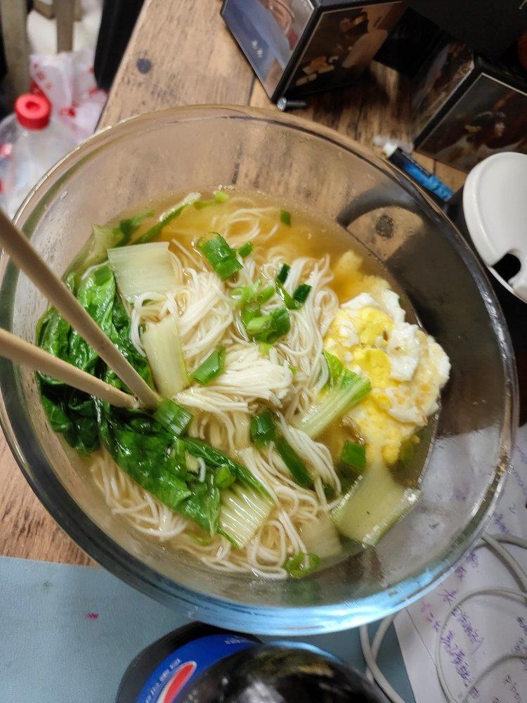 热汤面