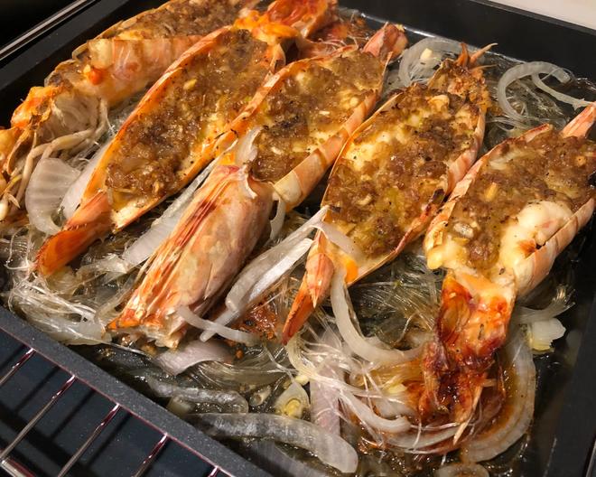弯洞洞蒜蓉粉丝烤对虾的做法