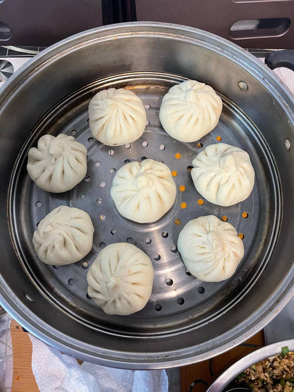 松软多汁的肉包子