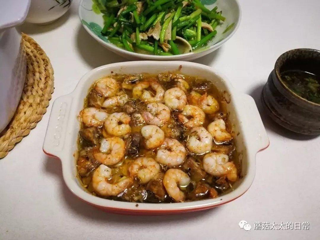 一步搞定西班牙美味——橄榄油浸虾仁蘑菇
