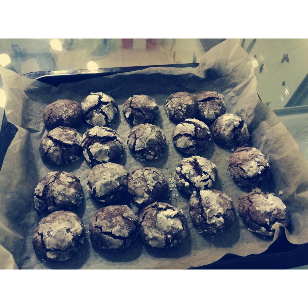 裂纹巧克力饼干