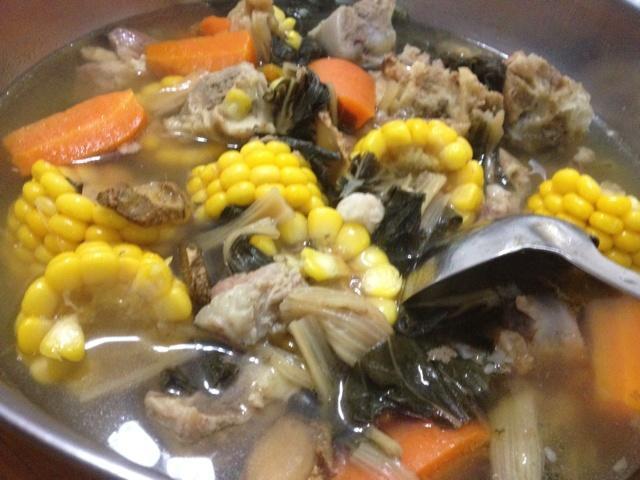 菜干玉米胡萝卜骨头汤的做法