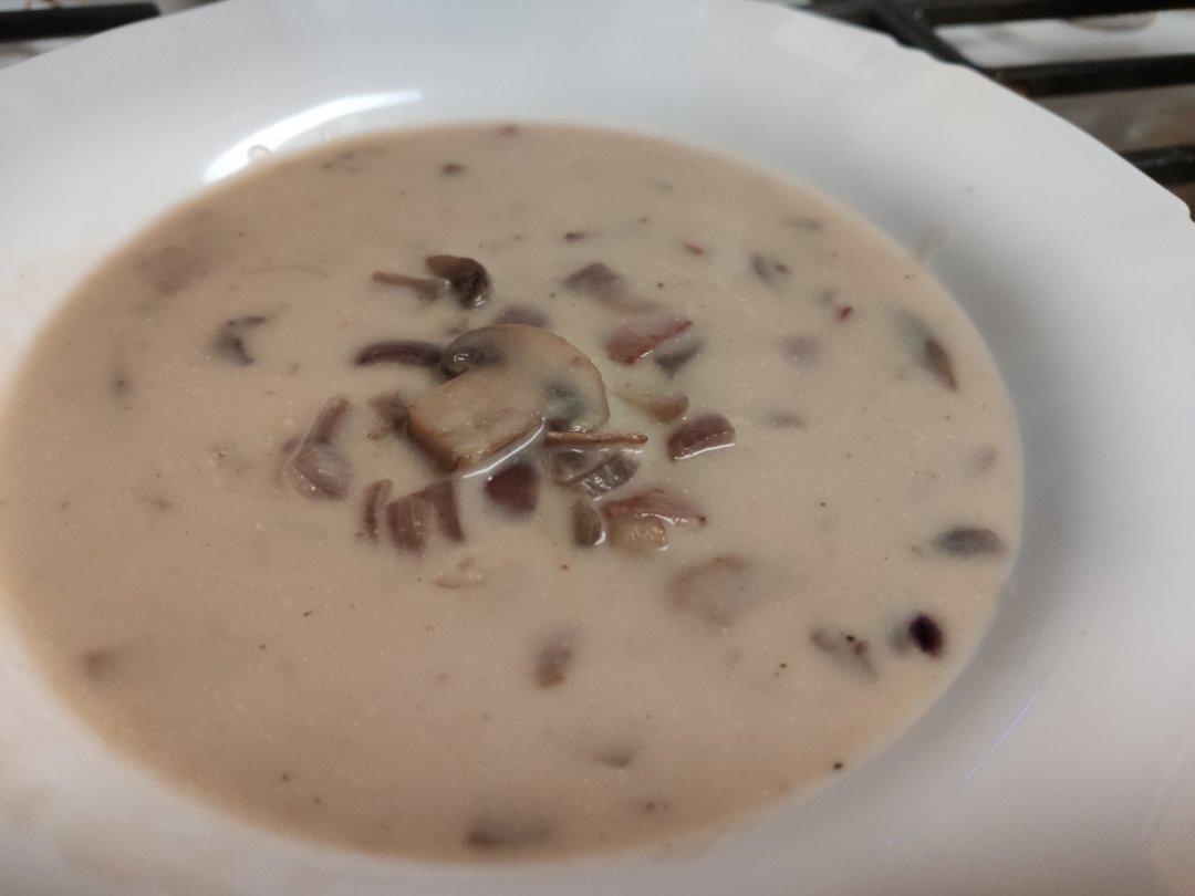 超惊艳奶油蘑菇汤(牛奶版本)
