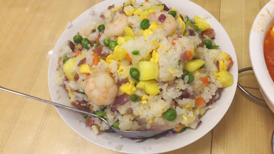 虾仁菠萝炒饭
