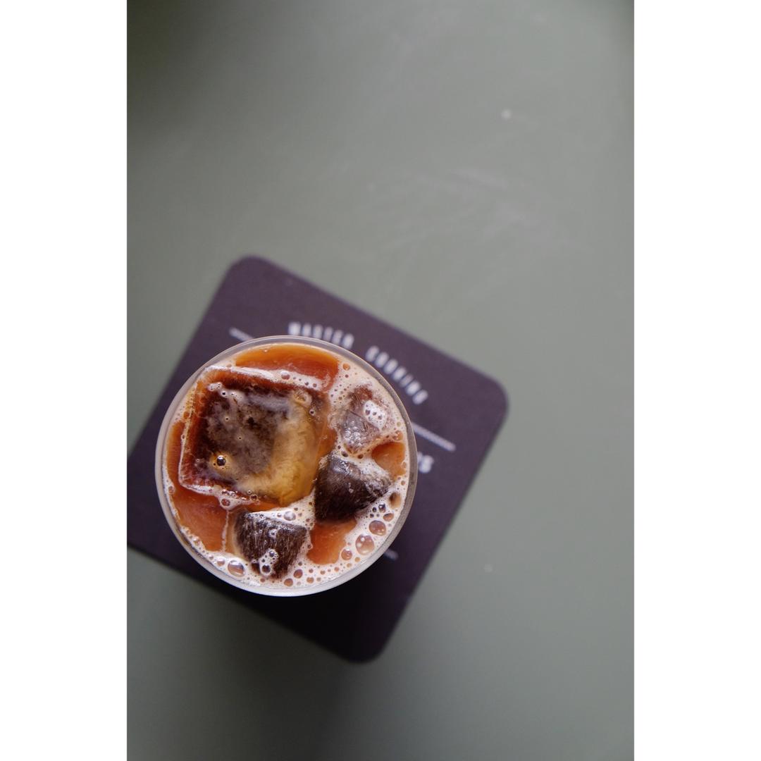 朴素的冰咖啡