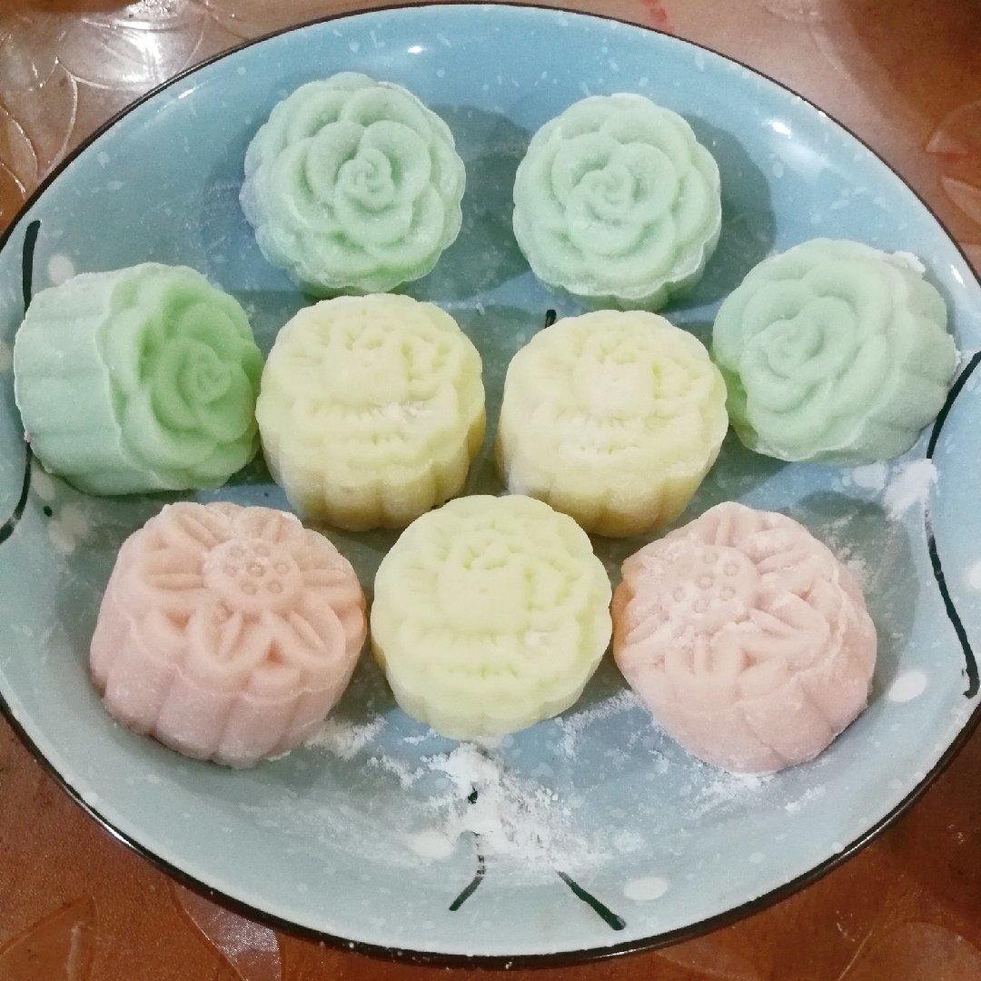 绿豆沙蛋黄冰皮月饼