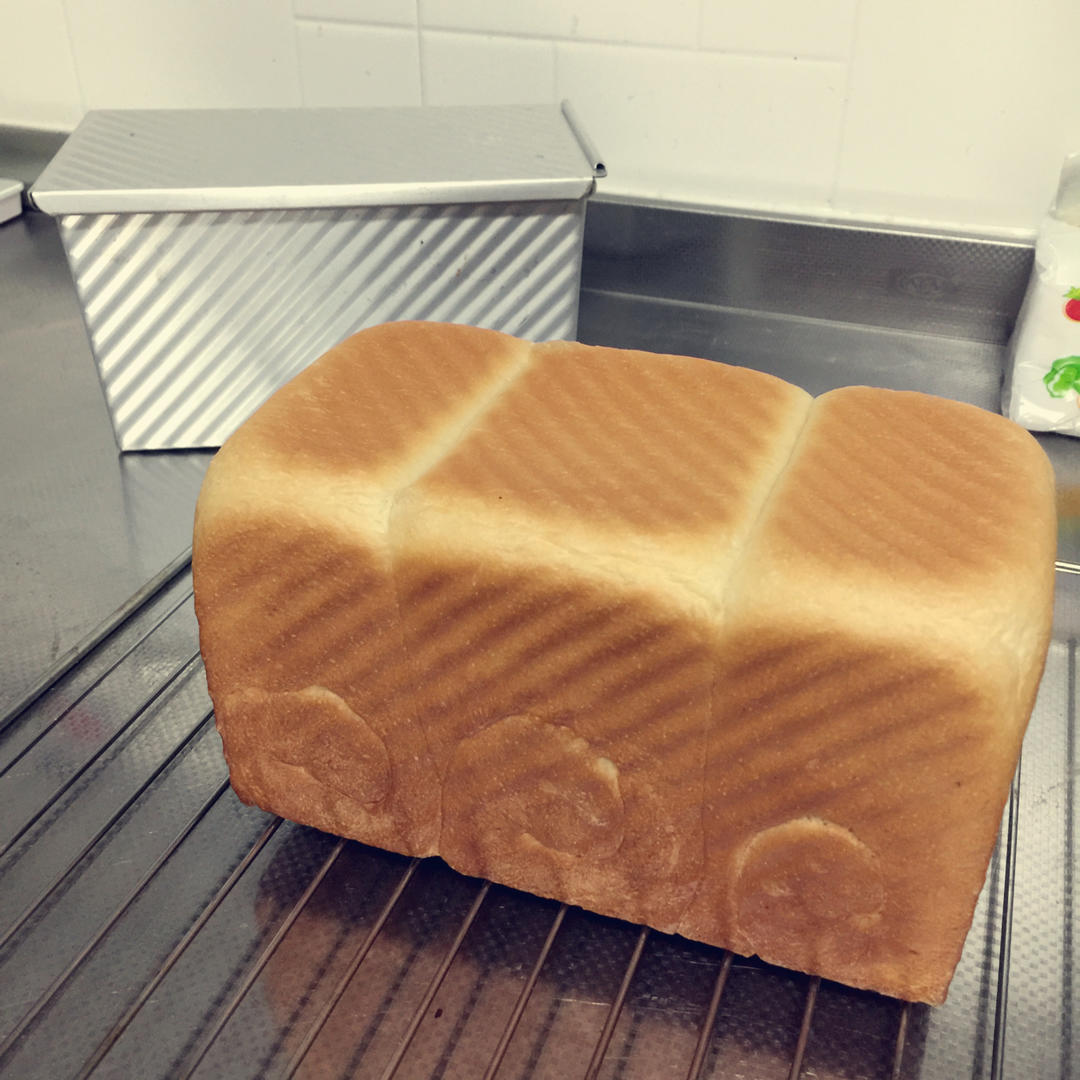基础面包制作 Basic Bread (Loaf&Roll)