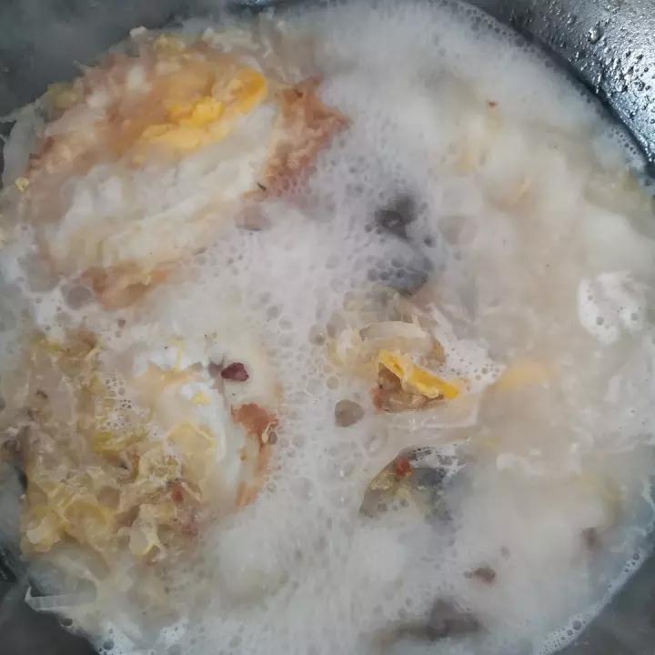 白萝卜丝鲫鱼汤