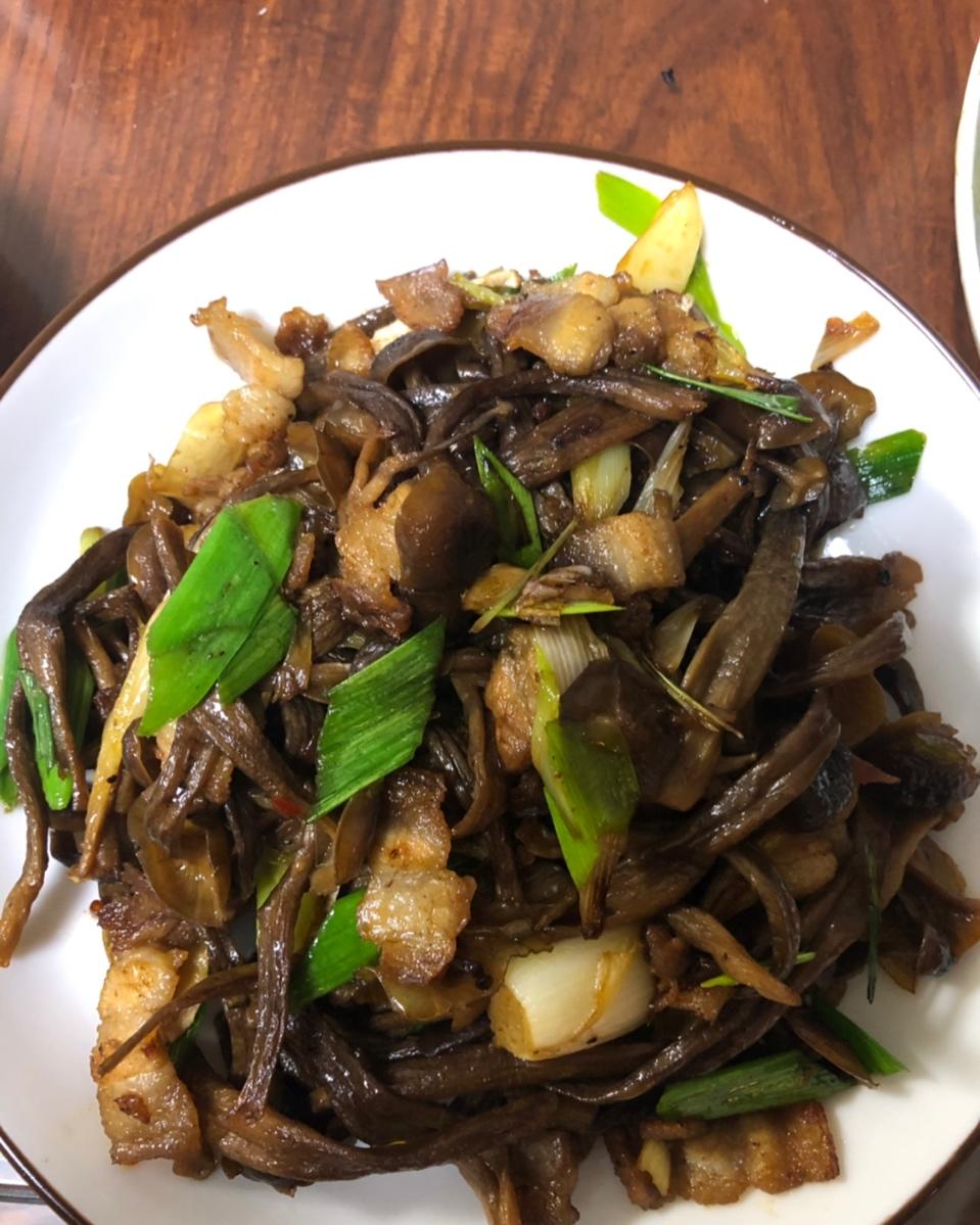 干锅茶树菇五花肉