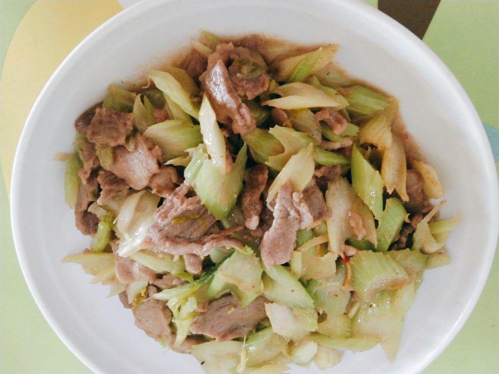 芹菜炒肉