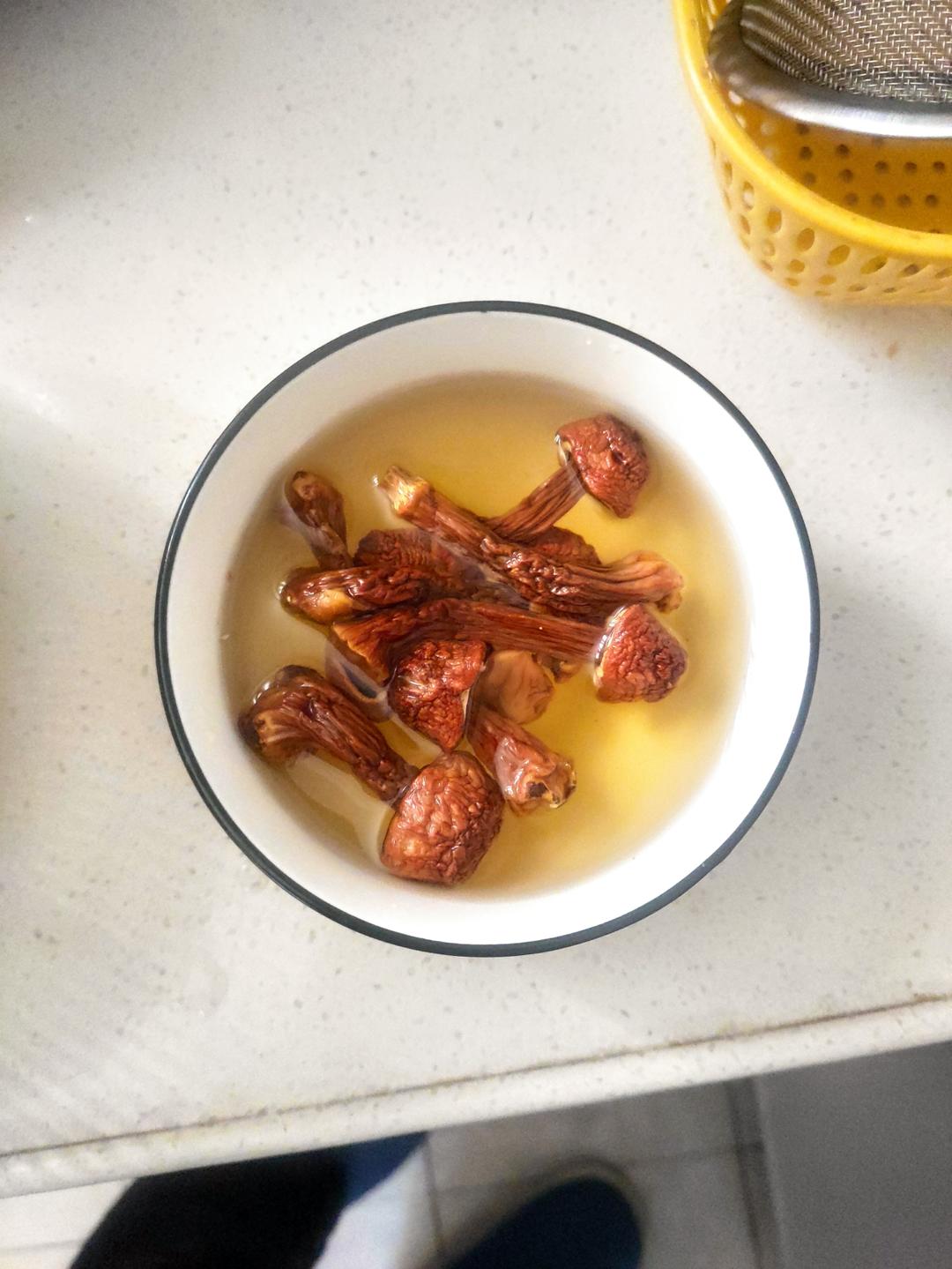 胡葱笃豆腐，常州江阴冬至节令食的做法 步骤3