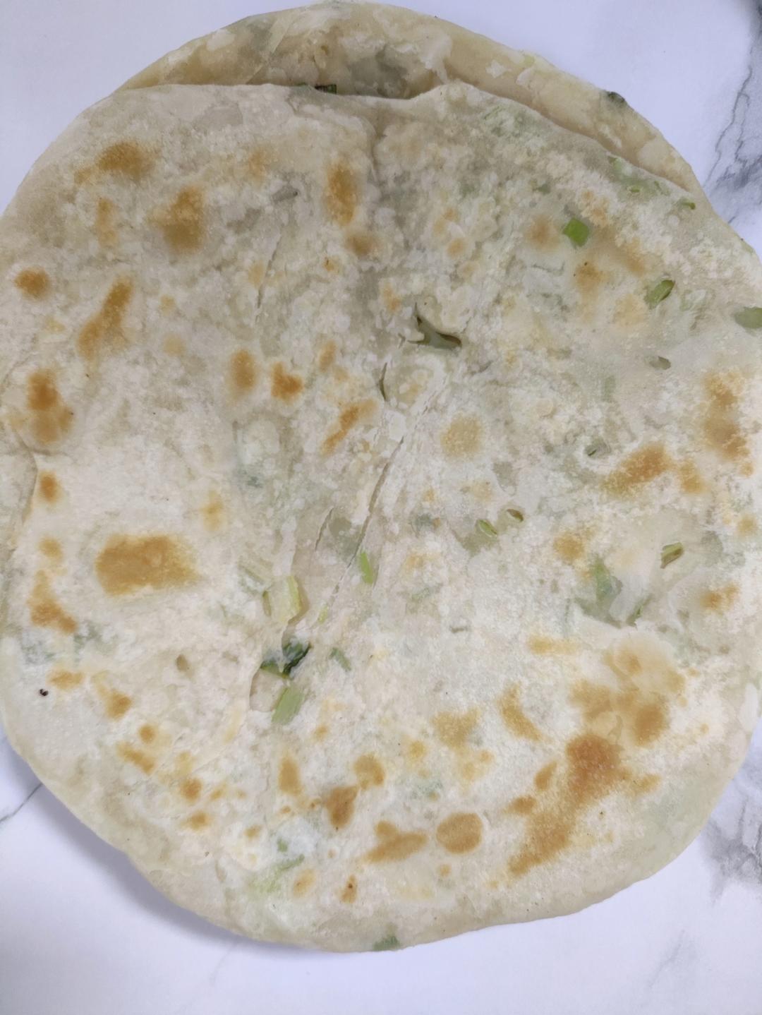 家常葱油饼 柔软多层 凉了也是软软的特别好吃 附细节视频详解