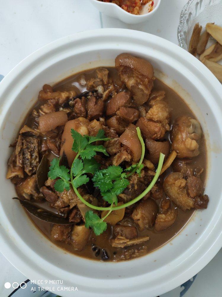 美味的家常菜：红烧猪蹄