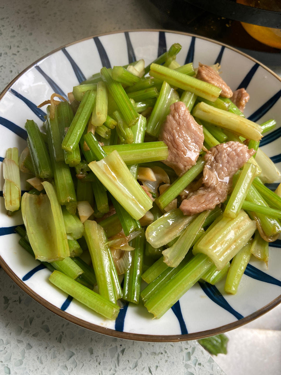 下饭芹菜炒肉