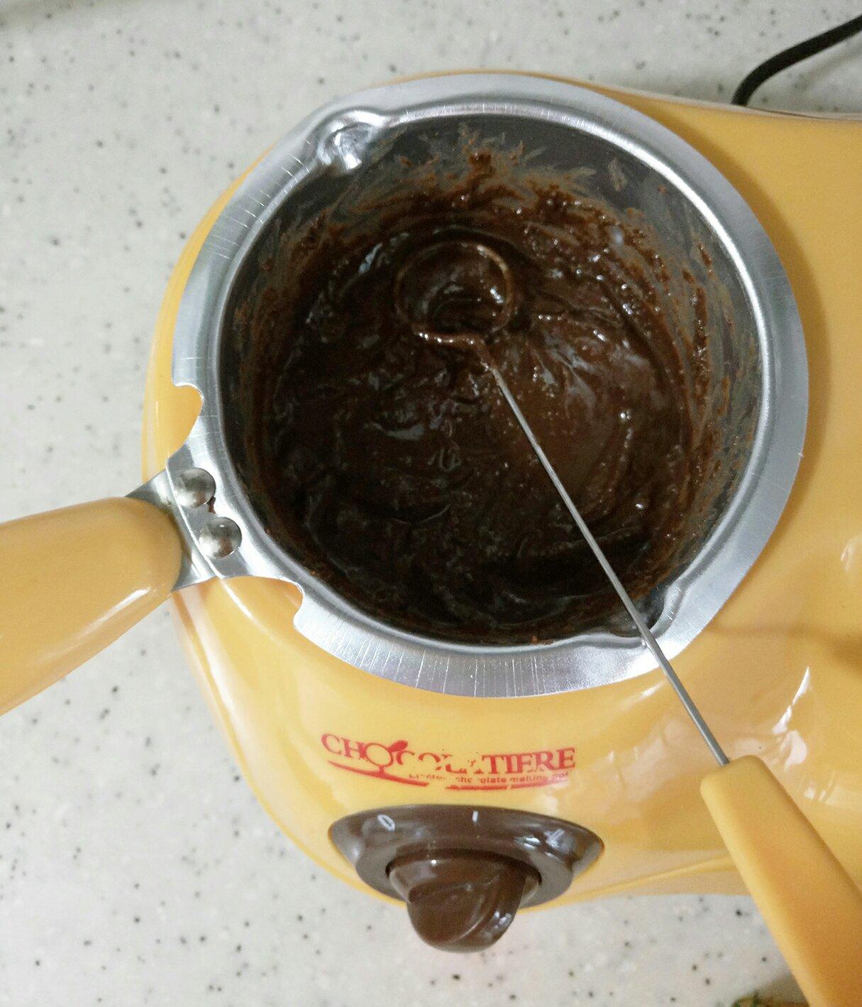 超简单美味奶油戚风棒棒糖蛋糕的做法 步骤6