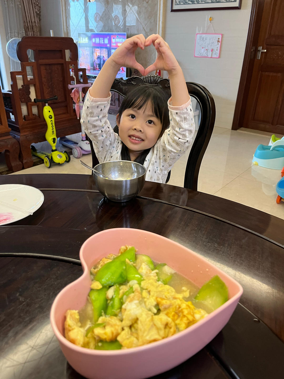 鲜香美味！好吃到舔盘的丝瓜炒鸡蛋