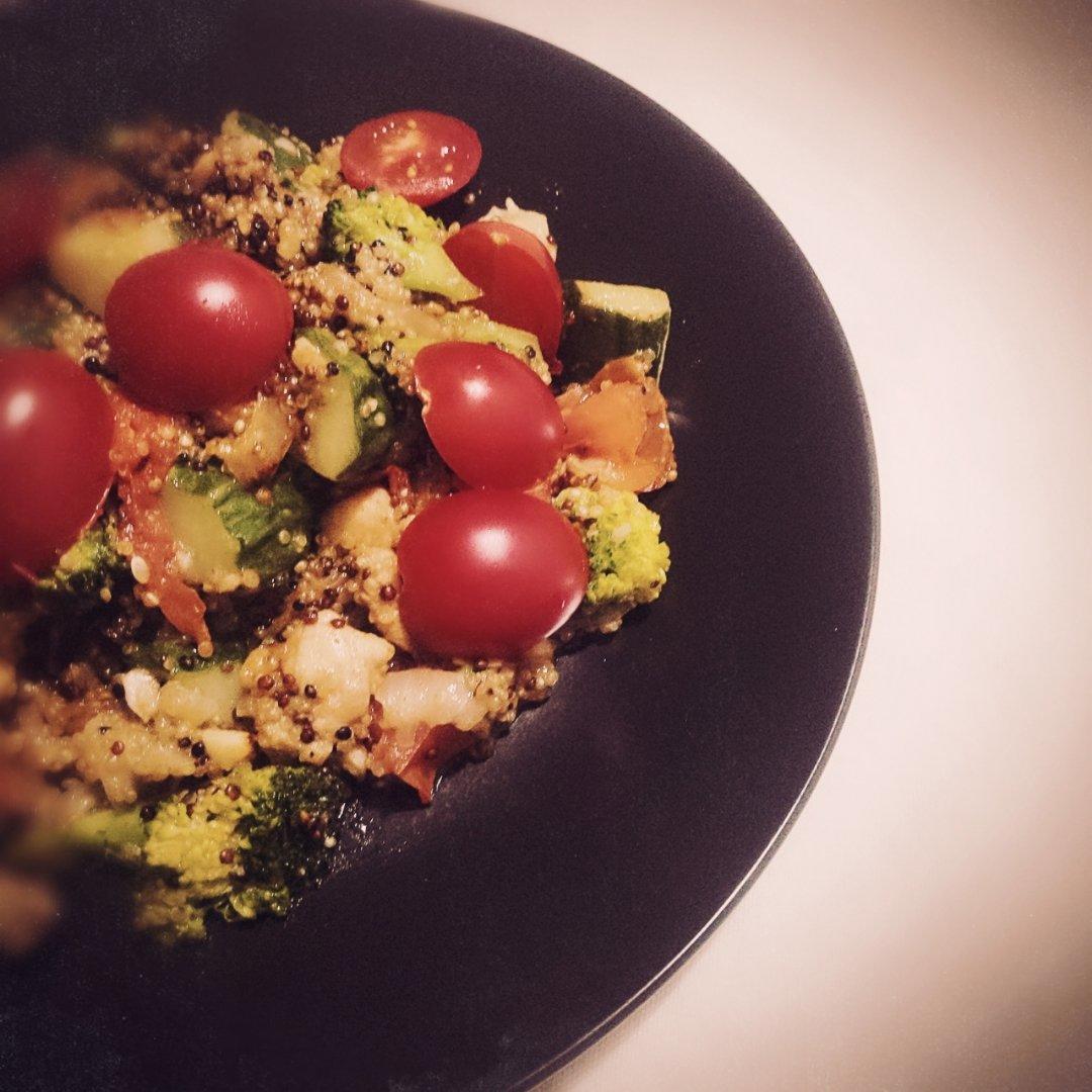 杂蔬鸡胸藜麦饭