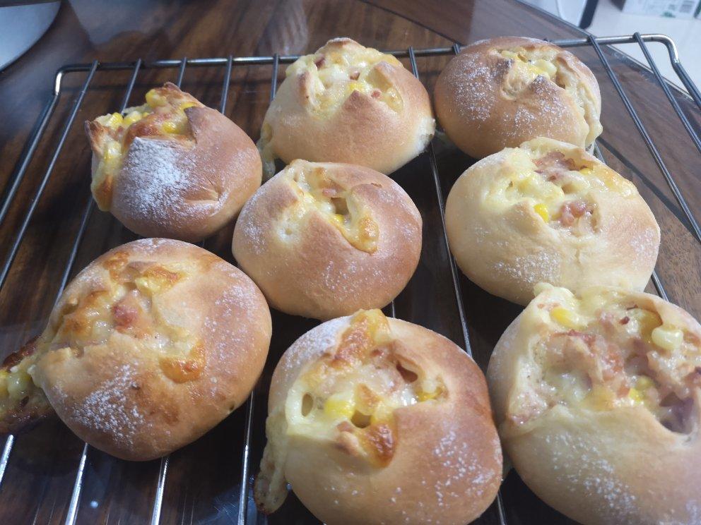 (超好吃的咸口面包）爆浆培根芝士面包