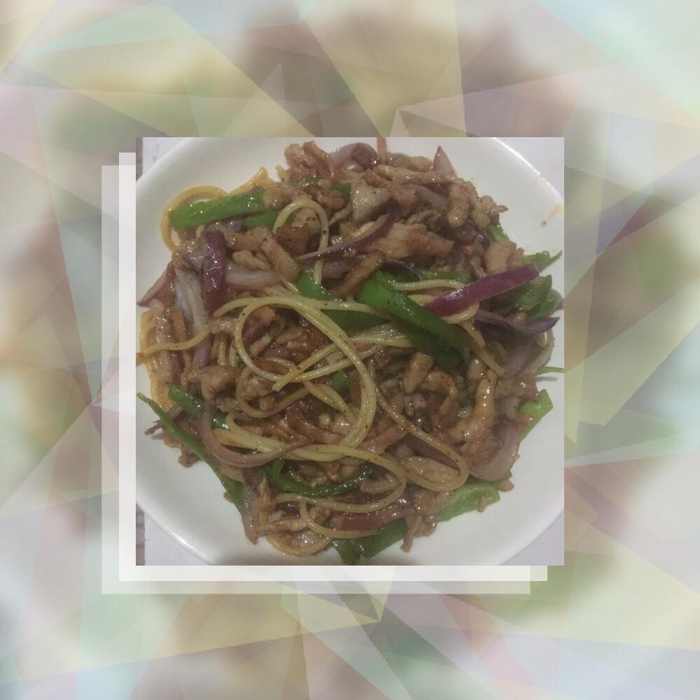 黑椒牛柳炒意面