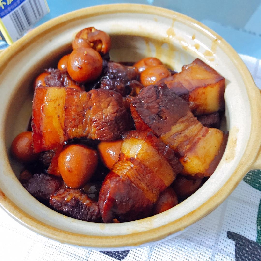 加了鹌鹑蛋后，这盘红烧肉，美味的逆天啦——鹌鹑蛋烧肉（孔瑶食谱）