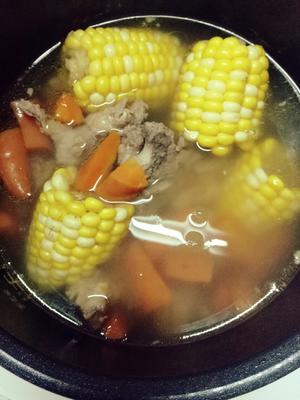 宿舍版玉米排骨汤的做法 步骤1