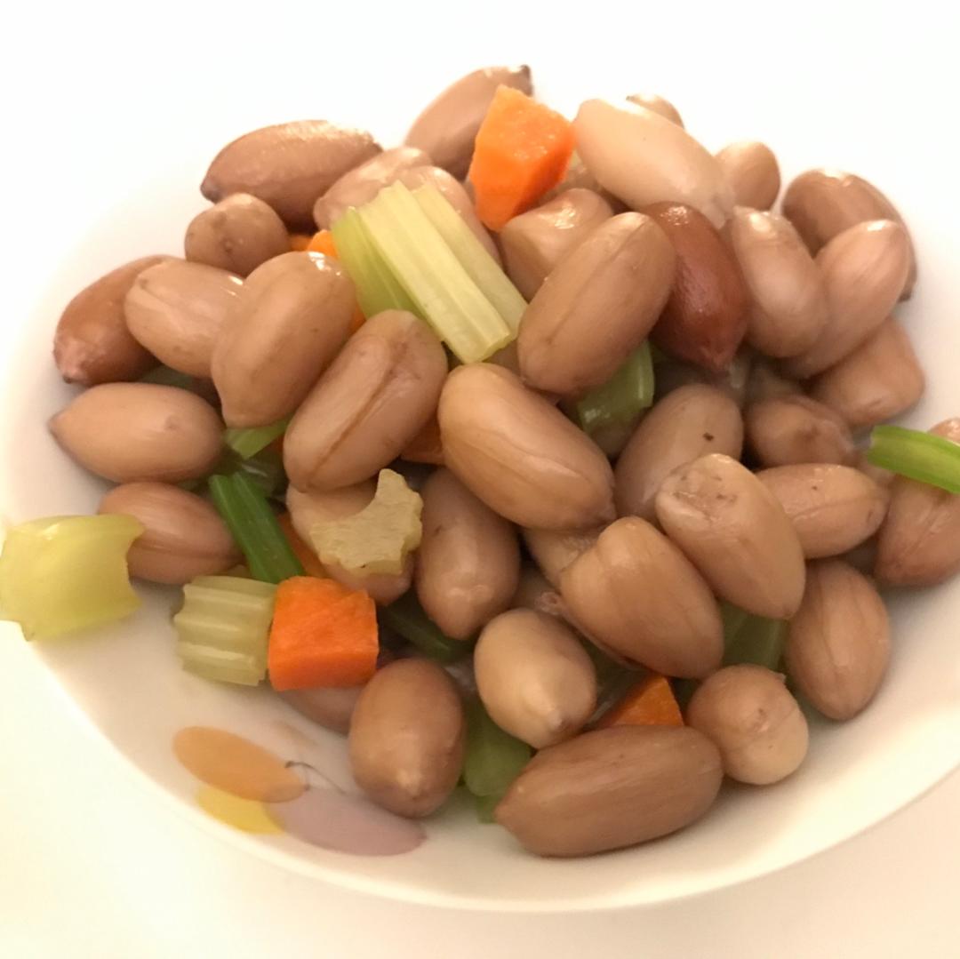 凉拌芹菜花生米胡萝卜