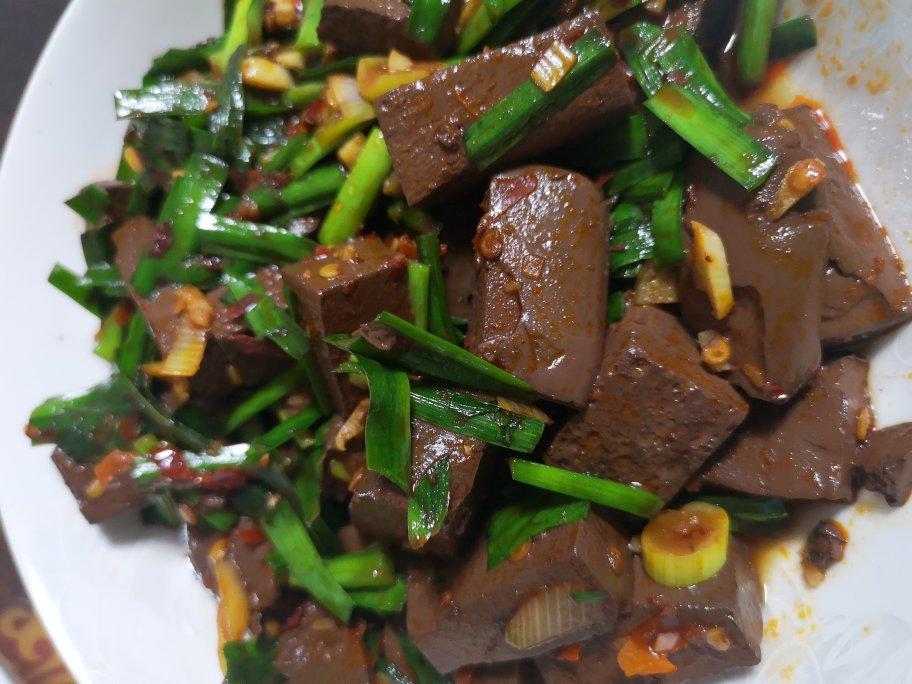 香辣韭菜炒鸭血