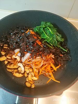 韩式炒杂菜（잡채볶음）的做法 步骤9